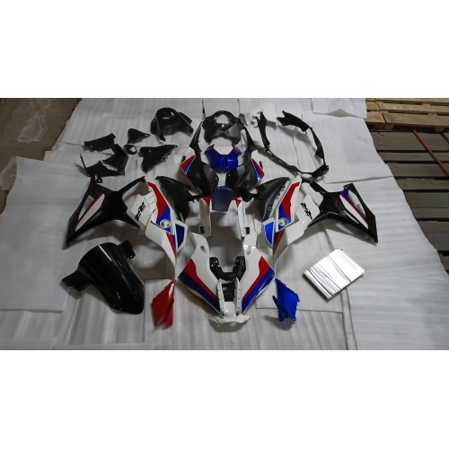 25-26 BMW S1000RR DESIGN 41